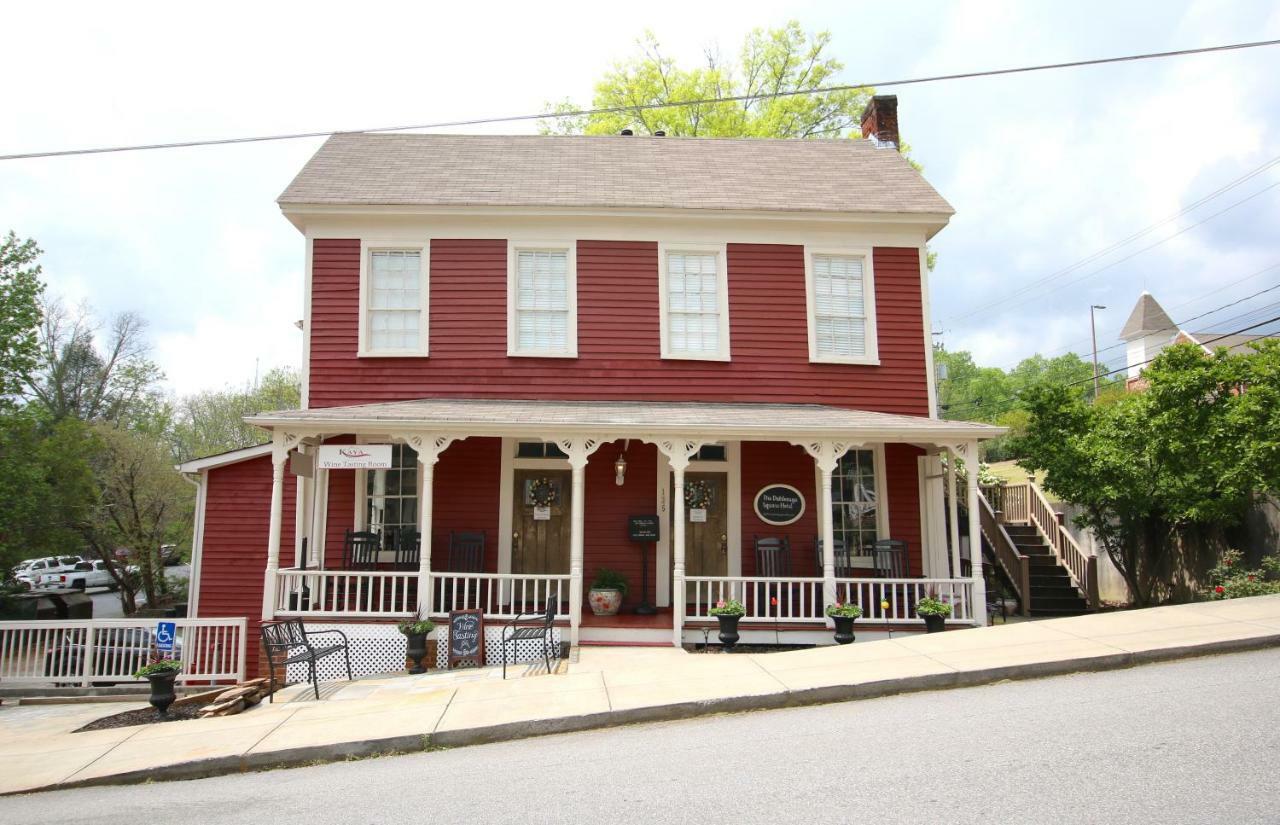 The Dahlonega Square Hotel&Villas Exterior foto